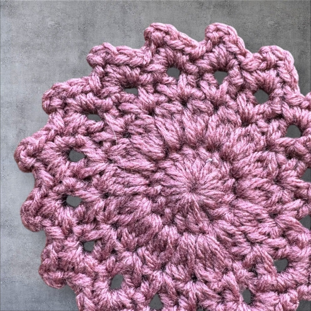 Set of 4 Handcrafted Pink Crochet Coaster - Picture 5 of 8